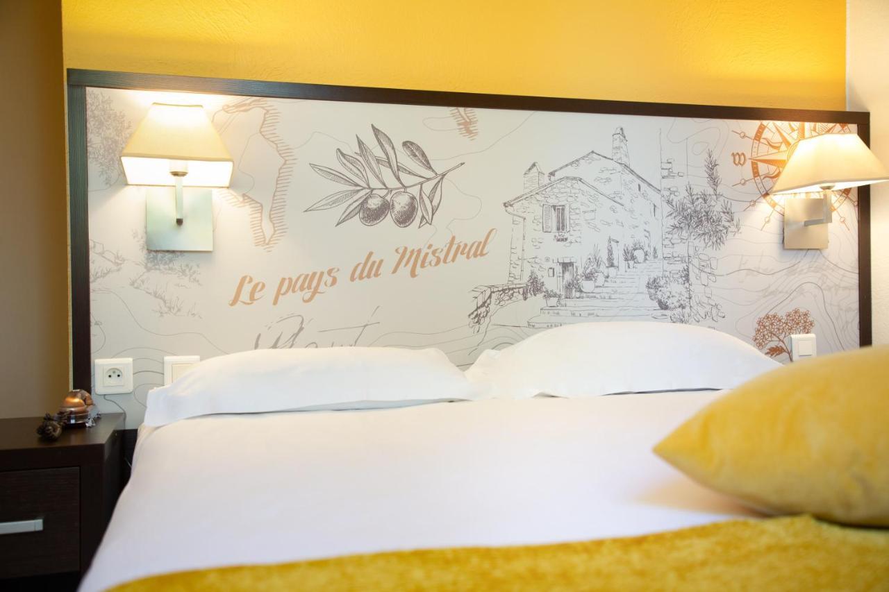 Hotel Les Pins Blancs En Provence Le Muy Exterior foto