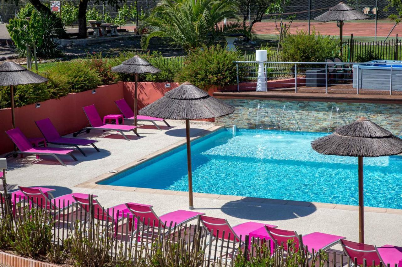 Hotel Les Pins Blancs En Provence Le Muy Exterior foto