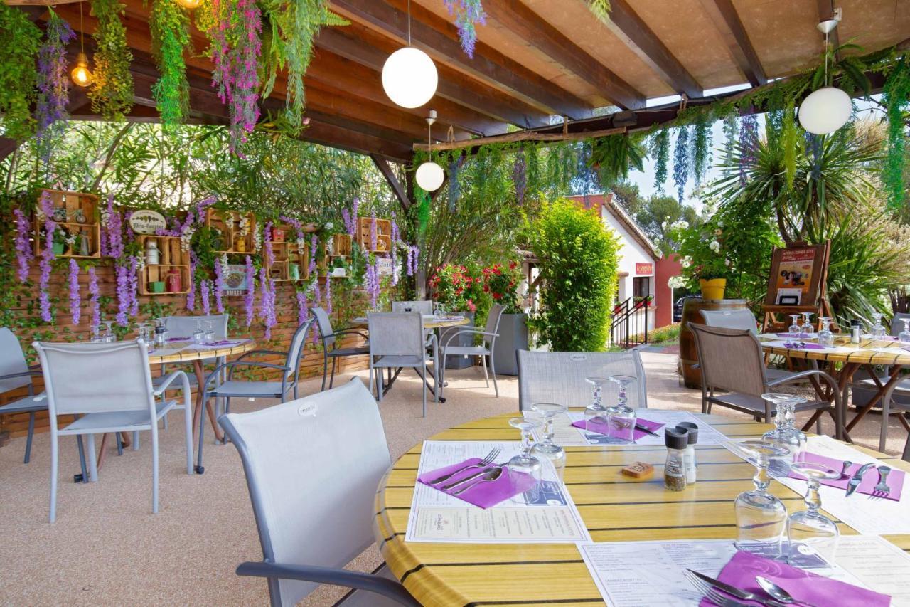 Hotel Les Pins Blancs En Provence Le Muy Exterior foto
