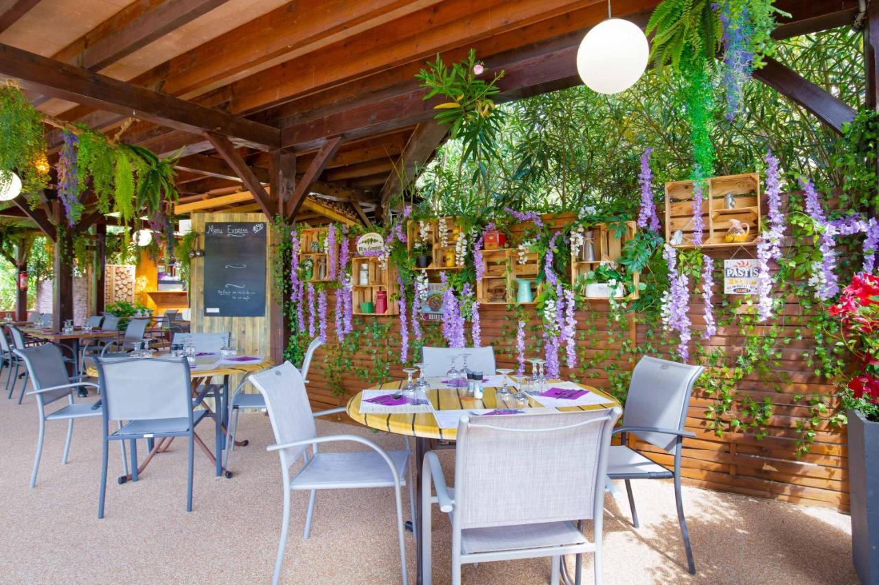 Hotel Les Pins Blancs En Provence Le Muy Exterior foto