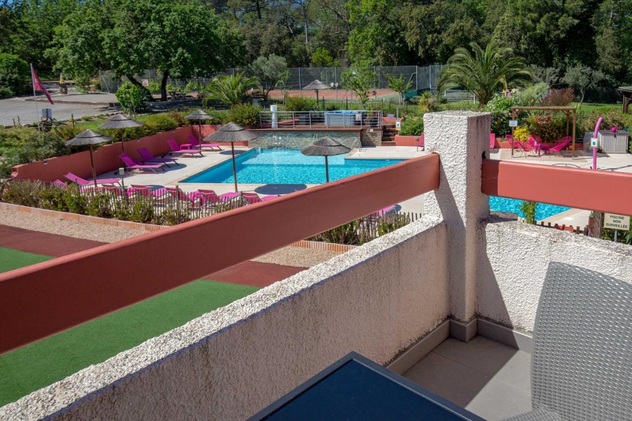 Hotel Les Pins Blancs En Provence Le Muy Exterior foto