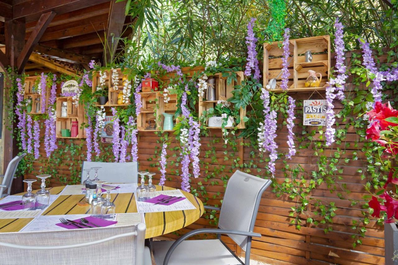 Hotel Les Pins Blancs En Provence Le Muy Exterior foto