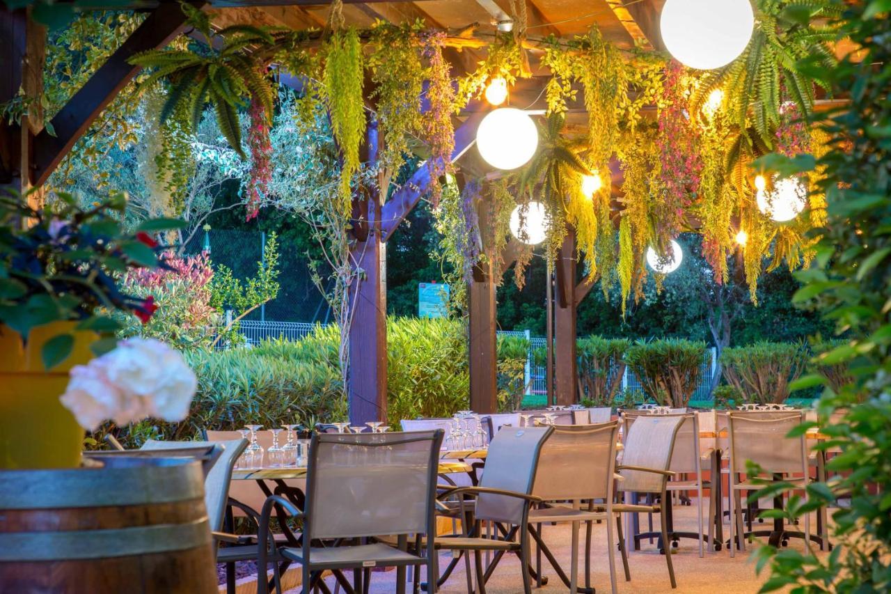 Hotel Les Pins Blancs En Provence Le Muy Exterior foto
