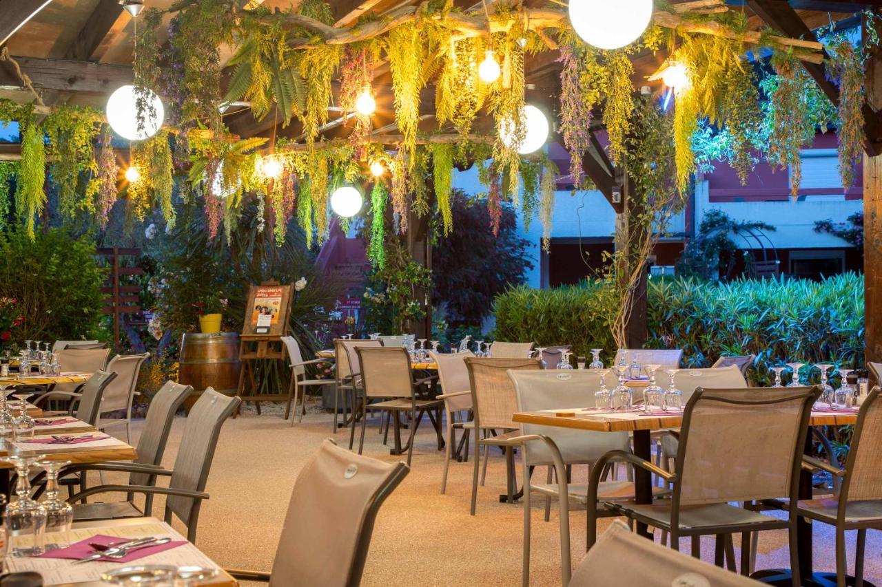 Hotel Les Pins Blancs En Provence Le Muy Exterior foto