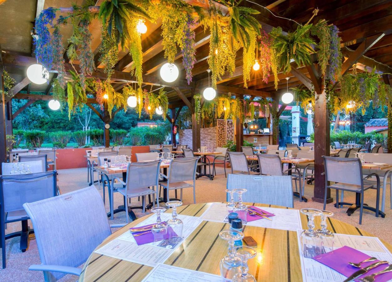 Hotel Les Pins Blancs En Provence Le Muy Exterior foto