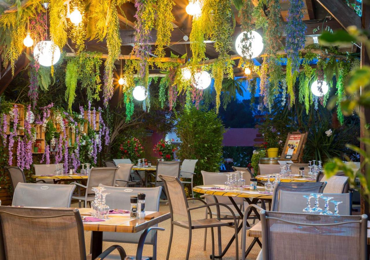 Hotel Les Pins Blancs En Provence Le Muy Exterior foto